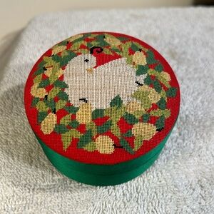 VINTAGE Lillian Vernon Round Wood Trinket Dove Satin Box